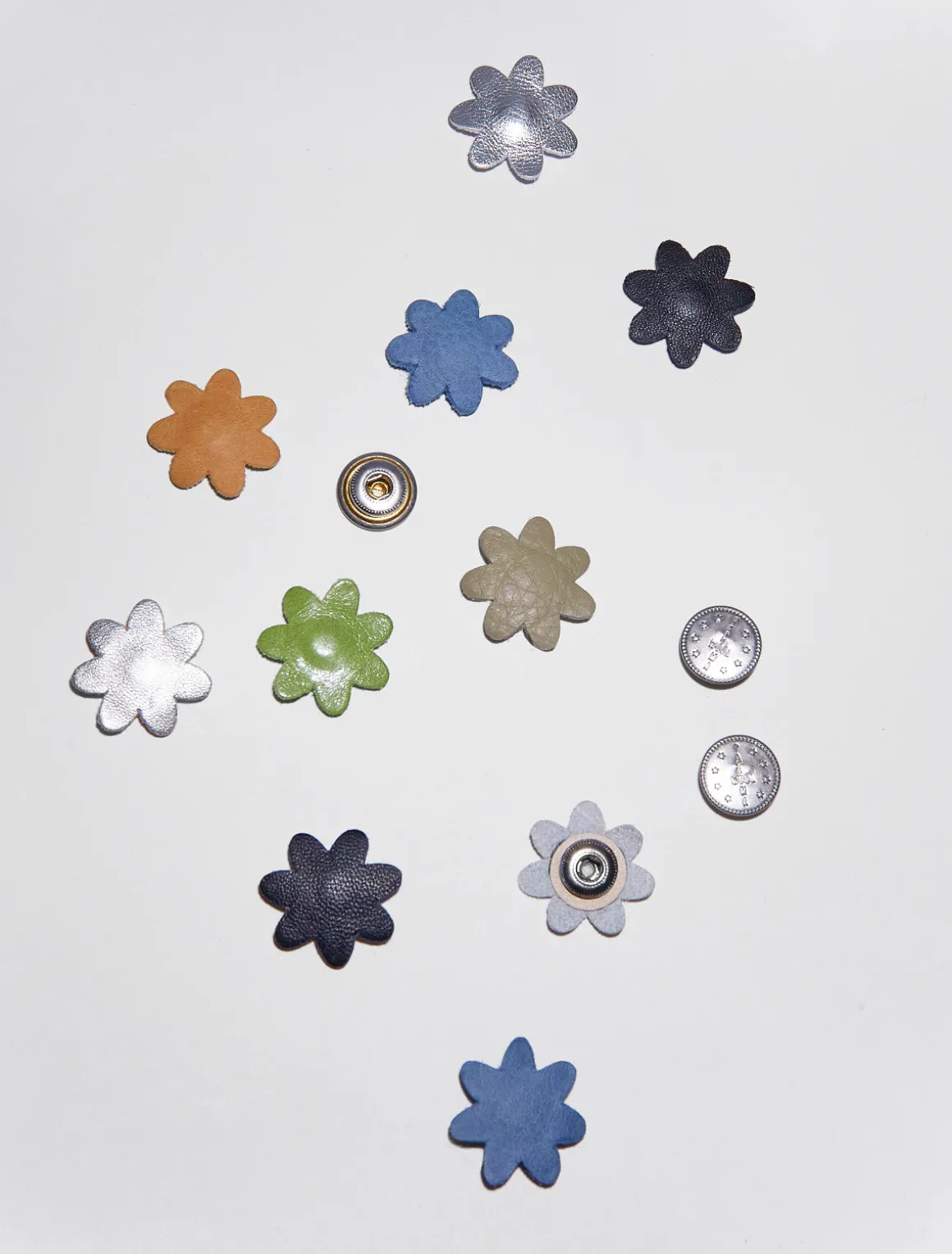 Flash Sale no 1975 / Flower snap pack Snaps