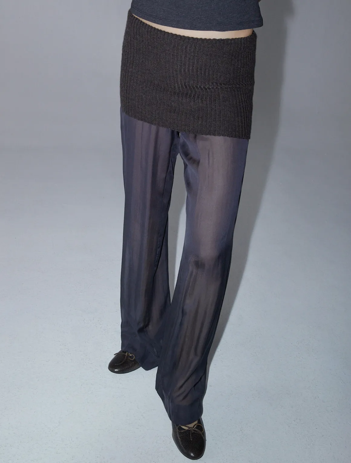 Discount no 2256 / Yewon Trousers